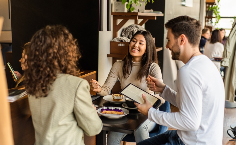 Cómo escoger el libro electrónico con luz frontal: el análisis de los diferentes modelos y consejos útiles